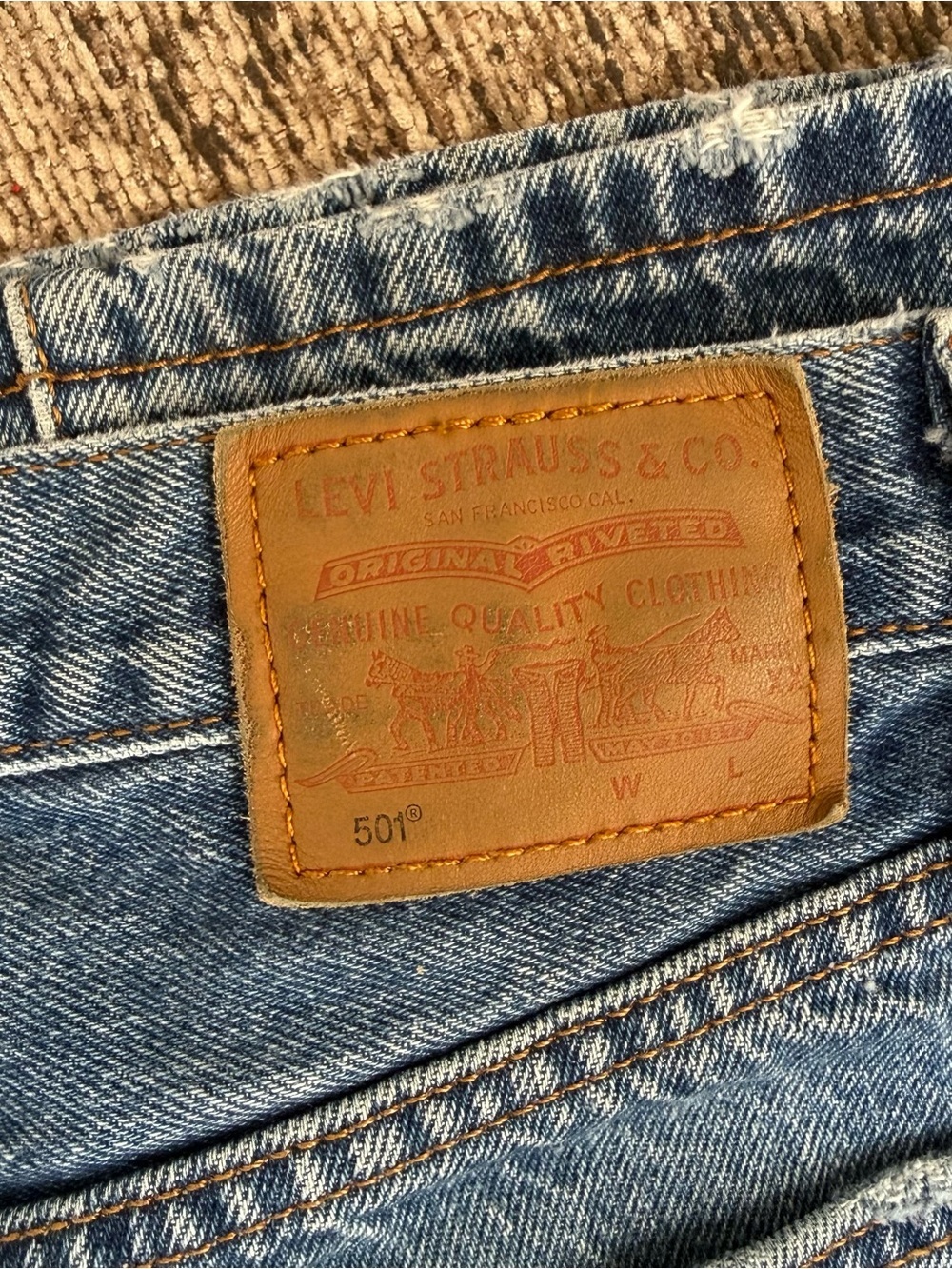 Levi’s Premium 501 Distressed Straight Leg Button Fly Medium Wash Blue Jeans 27 - Picture 4 of 8